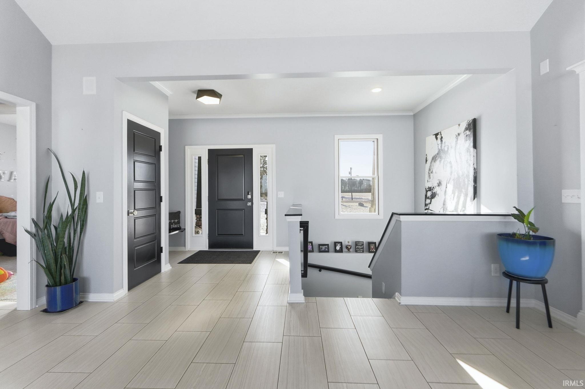 1123 State Road 8 Auburn, IN 46706 - Photo 3 of 36