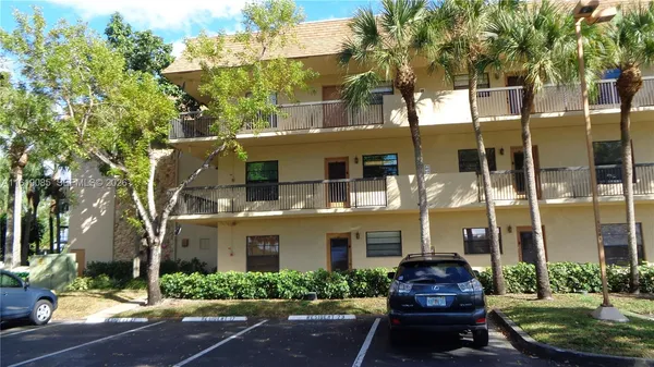 $200,000 | 6085 North Sabal Palm Boulevard, Unit 204, Tamarac, FL 33319