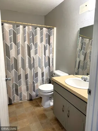 $1,300 | 880 East 6th Street, Unit 2, New Richmond, WI 54017