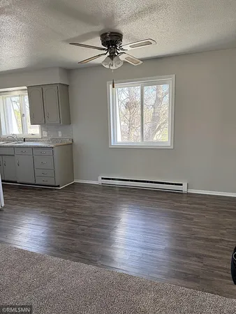 $1,300 | 880 East 6th Street, Unit 2, New Richmond, WI 54017