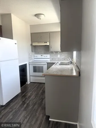 $1,300 | 880 East 6th Street, Unit 2, New Richmond, WI 54017