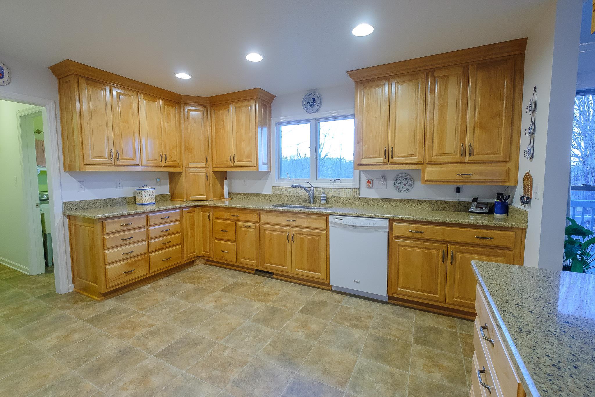 1215 Dripping Springs Road Winchester, TN 37398 - Photo 10 of 30 Gallery Image 10