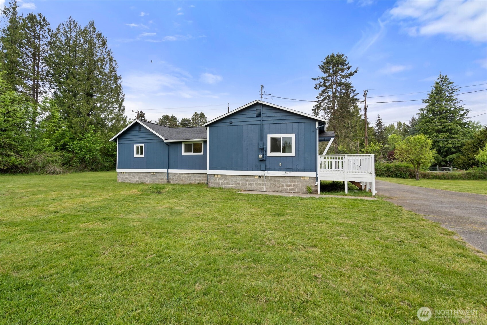 2222 Cooks Hill Road Centralia, WA 98531 - Photo 29 of 36 a front view of a house with a garden