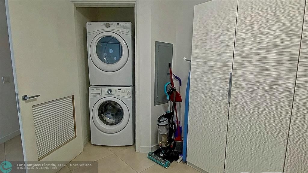 401 North Birch Road, Unit 415 Fort Lauderdale, FL 33304 - Photo 17 of 33 a utility room with dryer and washer