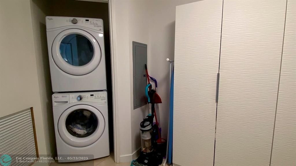 401 North Birch Road, Unit 415 Fort Lauderdale, FL 33304 - Photo 19 of 33 a utility room with dryer and washer