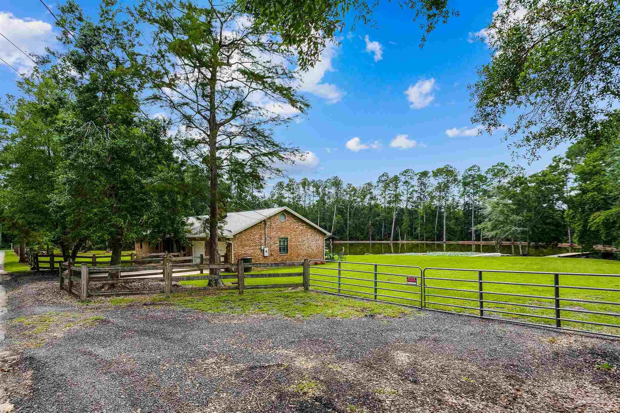 6712 Helms Road Pensacola, FL 32526 - Photo 6 of 48 Gallery Image 6