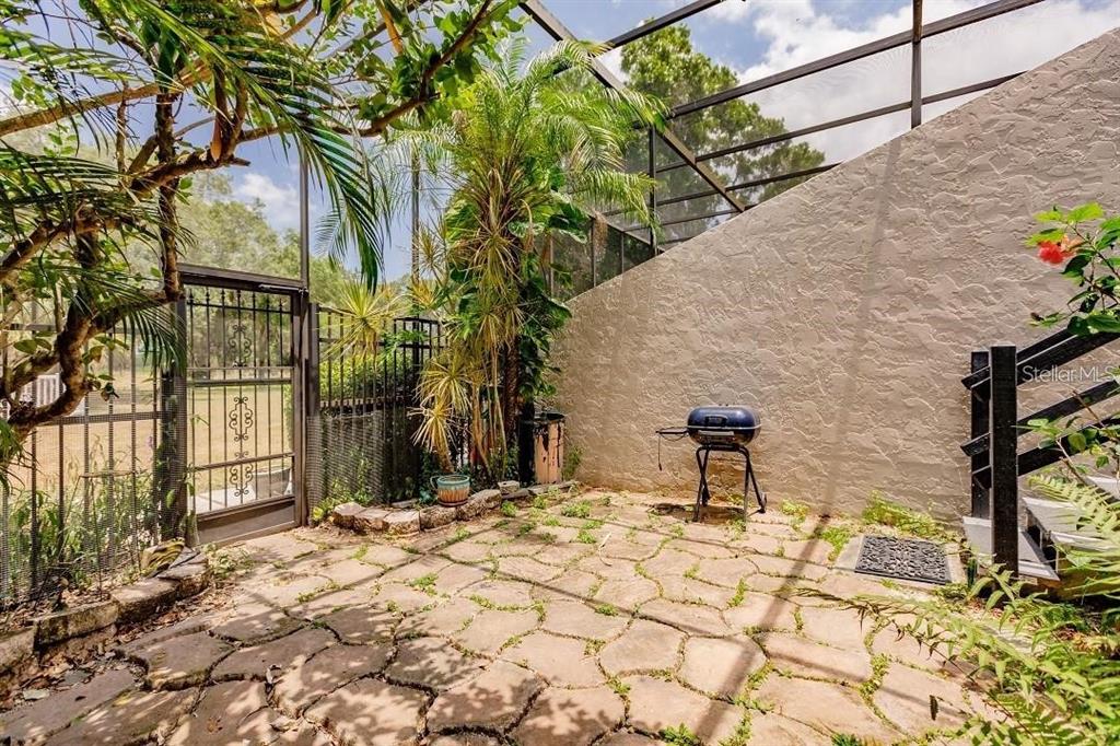 323 Bobby Jones Road, Unit 323 Sarasota, FL 34232 - Photo 2 of 10 a backyard of a house with lots of green space
