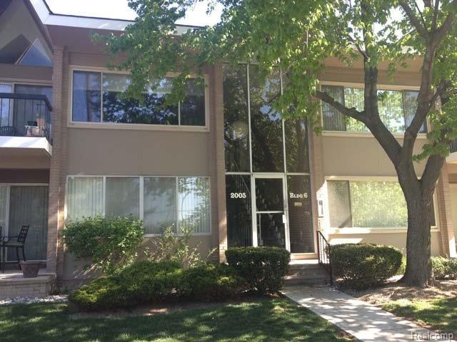 2005 Klingensmith Road, Unit 63 Bloomfield Hills, MI 48302 - Photo 2 of 18 IMG_2999.jpg