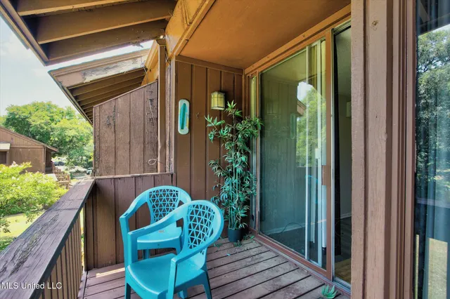 $69,900 | 215 Lakeside Villa, Unit B, Diamondhead, MS 39525