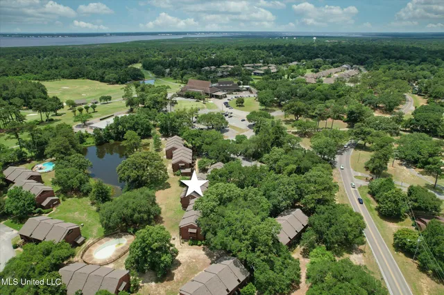 $69,900 | 215 Lakeside Villa, Unit B, Diamondhead, MS 39525