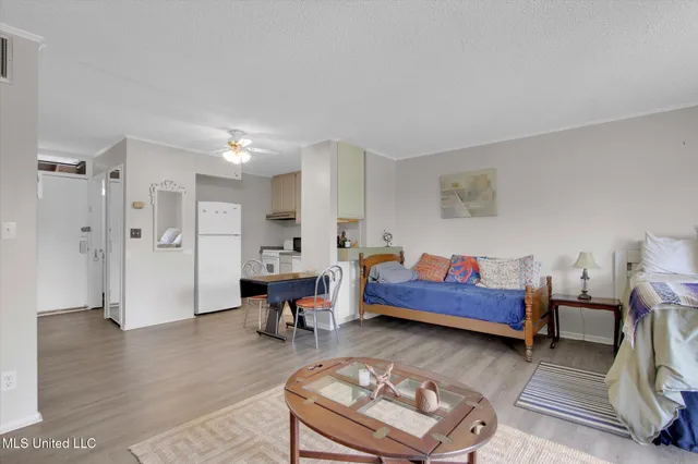 $69,900 | 215 Lakeside Villa, Unit B, Diamondhead, MS 39525