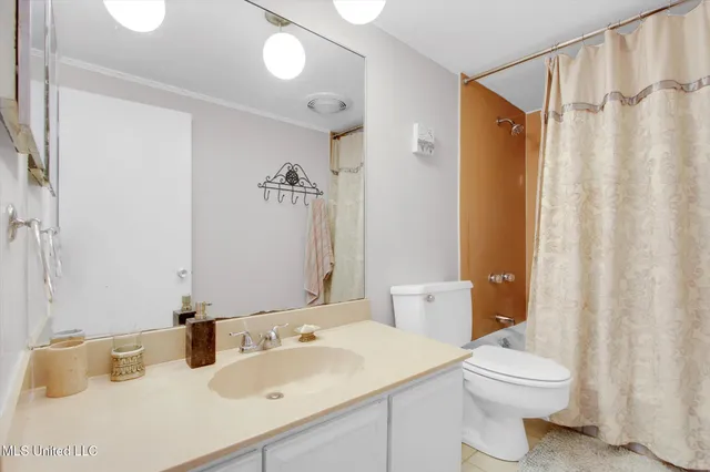 $69,900 | 215 Lakeside Villa, Unit B, Diamondhead, MS 39525