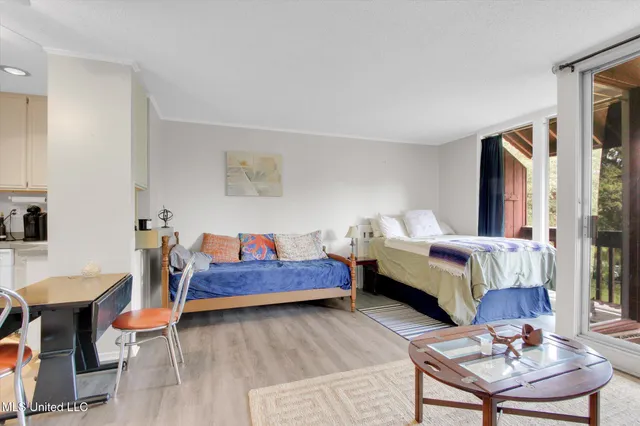 $69,900 | 215 Lakeside Villa, Unit B, Diamondhead, MS 39525