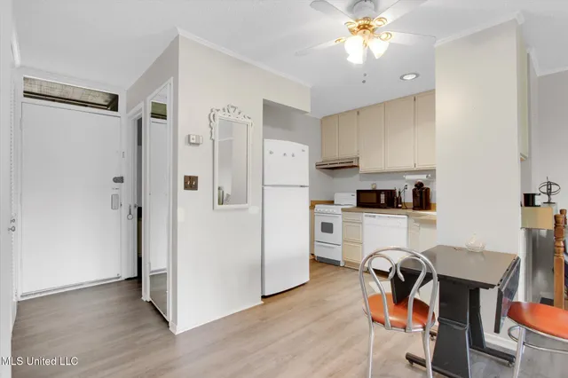 $69,900 | 215 Lakeside Villa, Unit B, Diamondhead, MS 39525