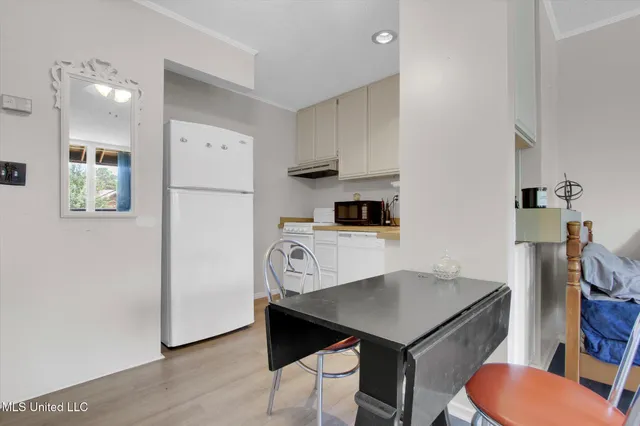 $69,900 | 215 Lakeside Villa, Unit B, Diamondhead, MS 39525