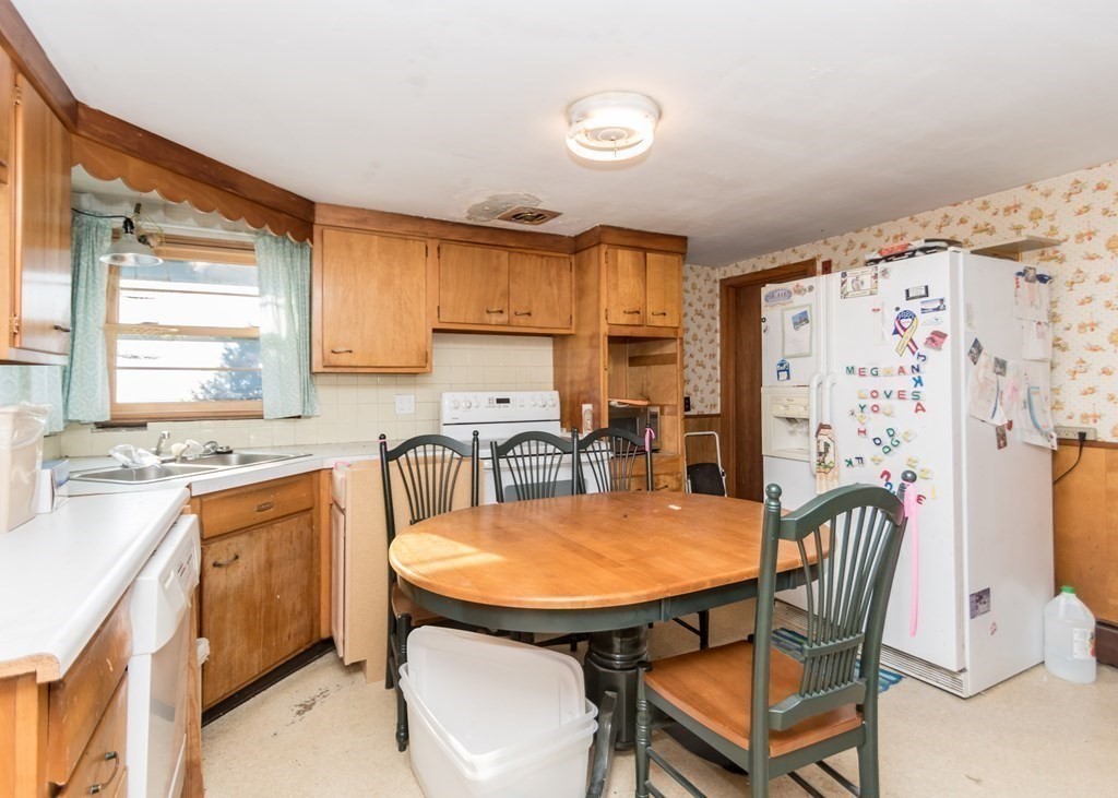 83 College Farm Road Waltham, MA 02451 - Photo 4 of 19 Gallery Image 4