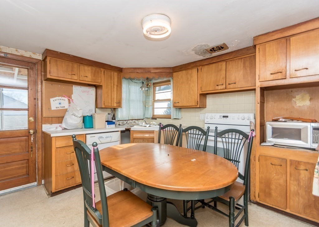 83 College Farm Road Waltham, MA 02451 - Photo 5 of 19 Gallery Image 5