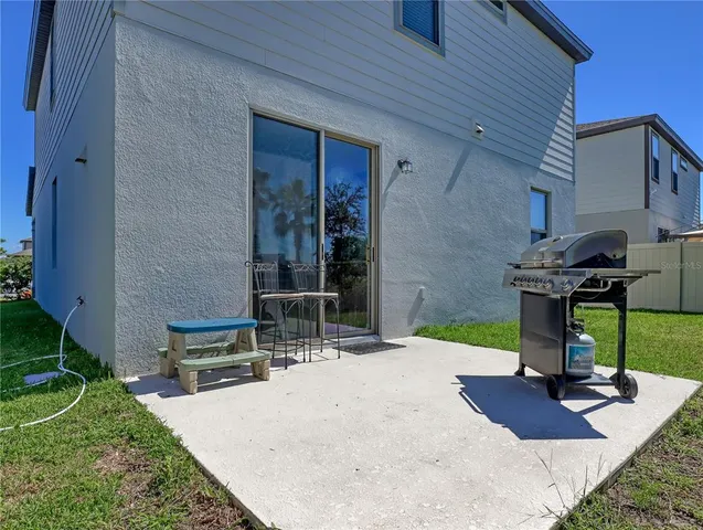 a bench is sitting in front of a house
