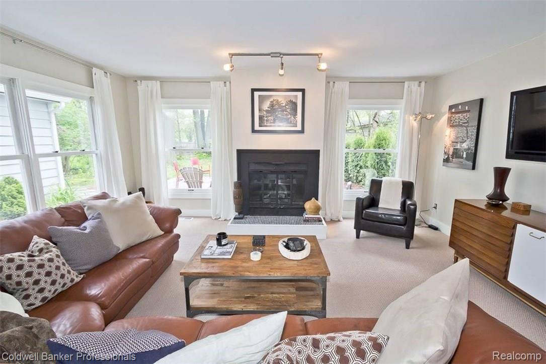 3600 Kenmore Road Berkley, MI 48072 - Photo 10 of 36 Family room with natural fireplace.