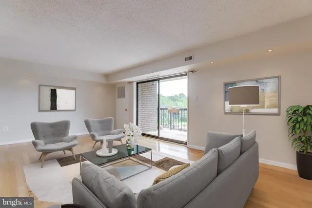 $2,900 | 200 North Pickett Street, Unit 307, Alexandria, VA 22304