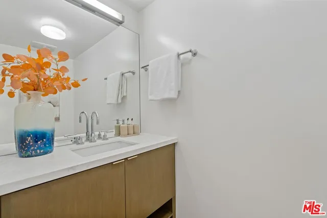 a close up view of a washer and dryer