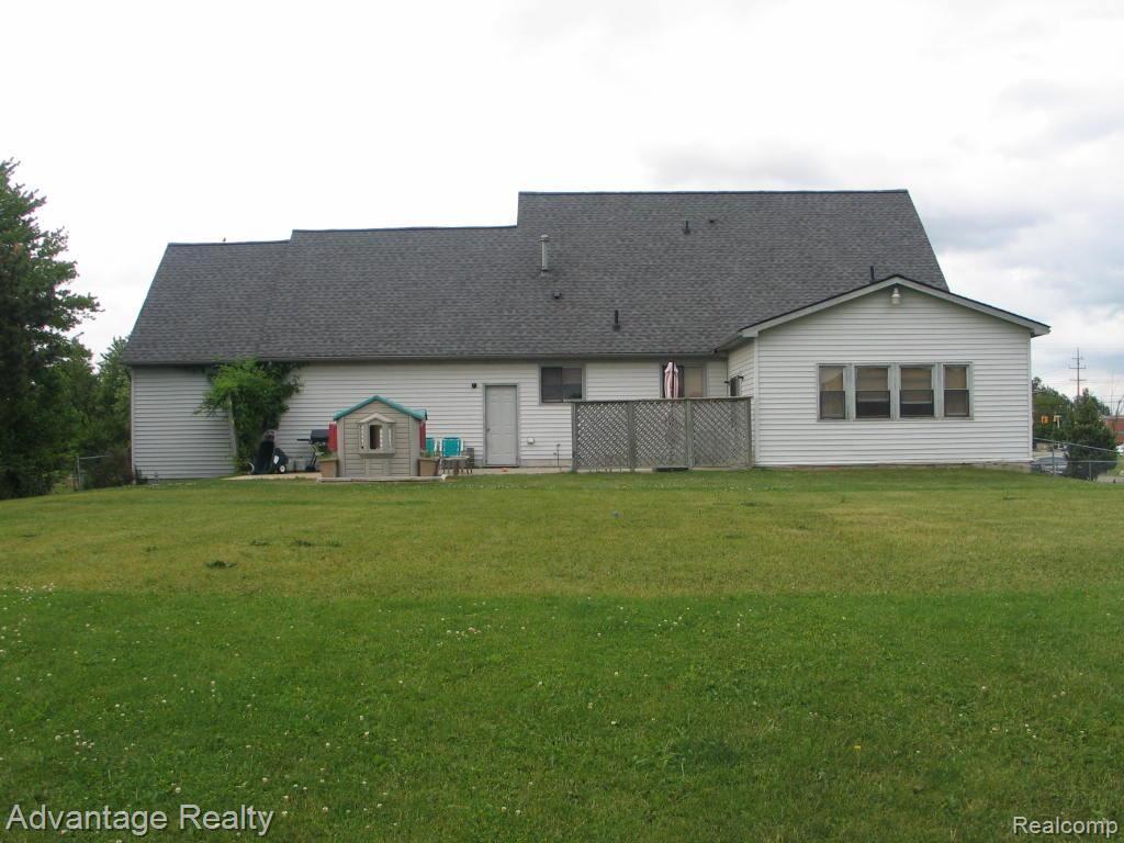 53101 Bates Road New Baltimore, MI 48051 - Photo 12 of 16 6-24-11 222