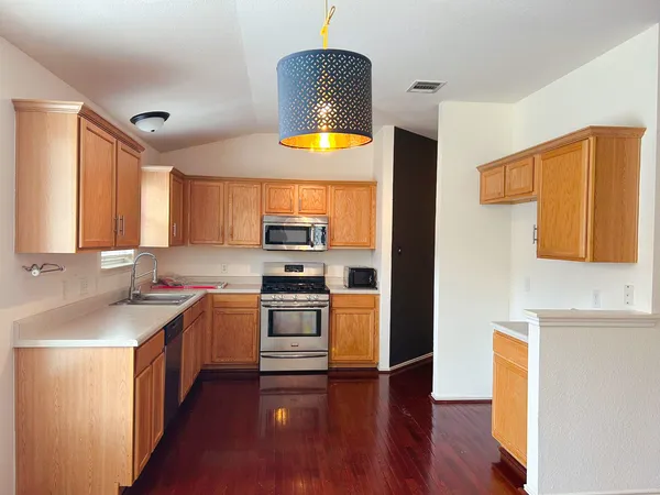 $1,950 | 3589 Rock Shelf Lane, Round Rock, TX 78681