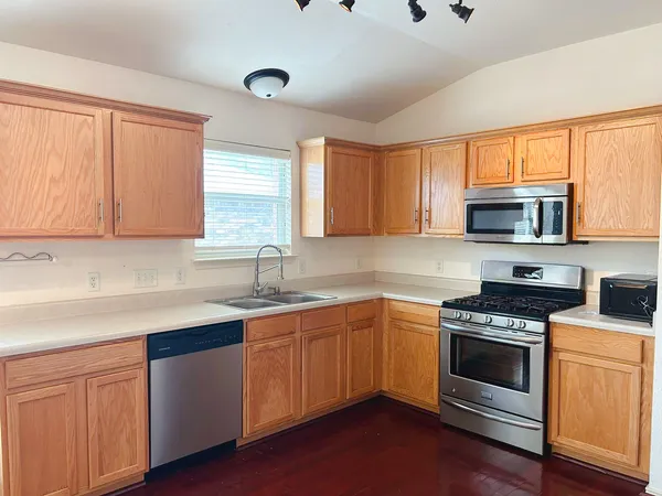 $1,950 | 3589 Rock Shelf Lane, Round Rock, TX 78681