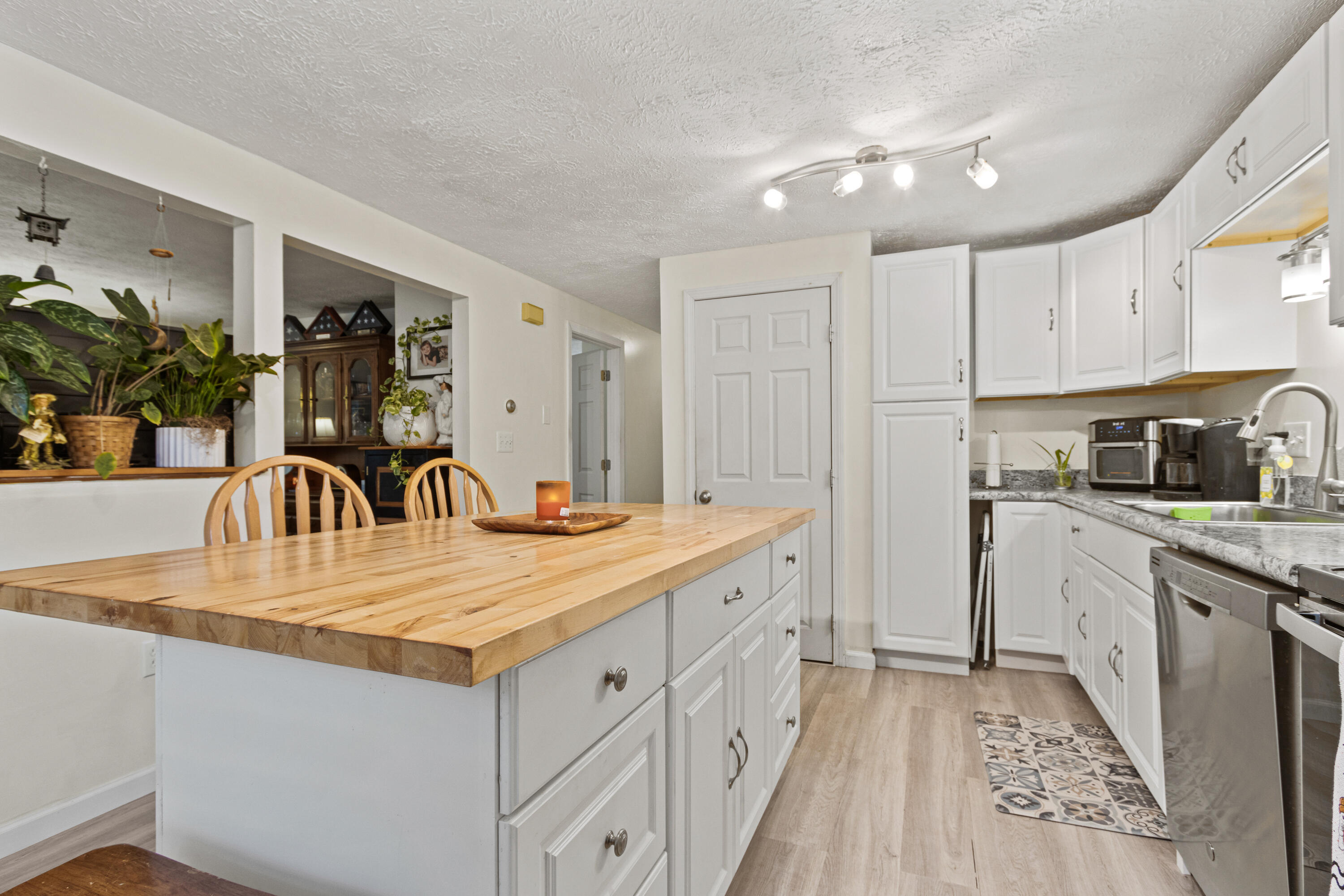 39 Skyline Drive Saco, ME 04072 - Photo 17 of 58 20250925DR-71024