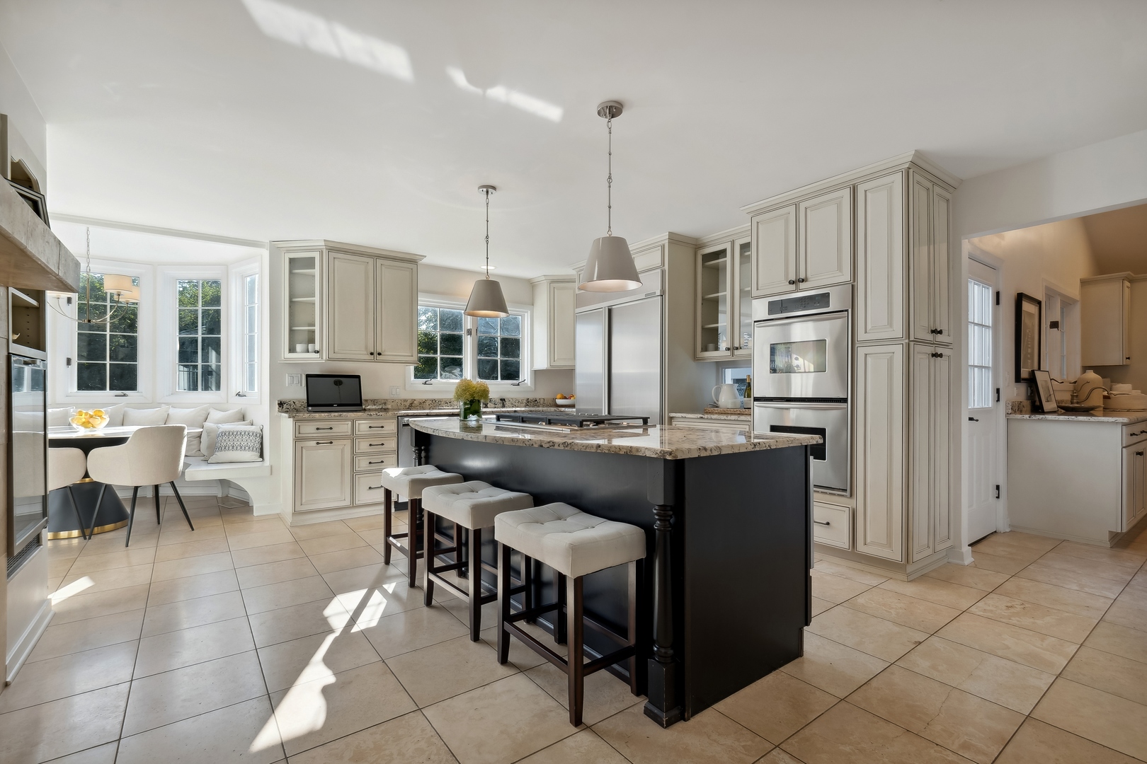 811 South Ridge Road Lake Forest, IL 60045 - Photo 11 of 47 a large kitchen with a table and chairs
