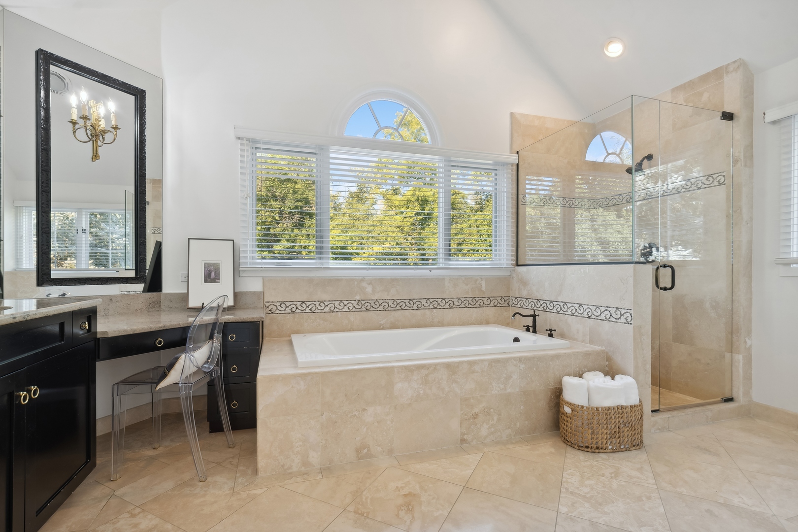 811 South Ridge Road Lake Forest, IL 60045 - Photo 22 of 47 a spacious bathroom with a tub sink and a mirror