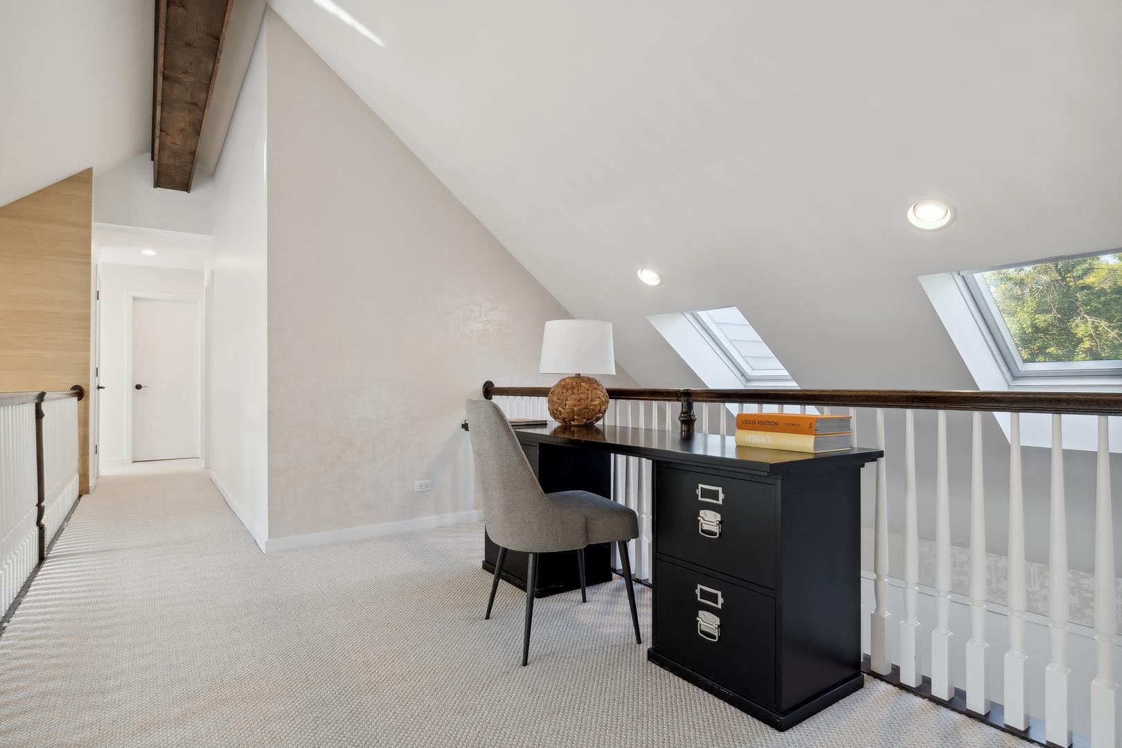 811 South Ridge Road Lake Forest, IL 60045 - Photo 24 of 47 a view of a hallway with seating area