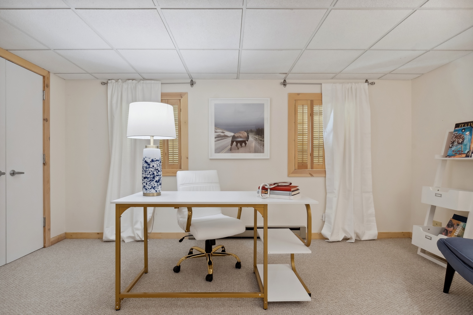811 South Ridge Road Lake Forest, IL 60045 - Photo 32 of 47 a living room with furniture a rug and a table