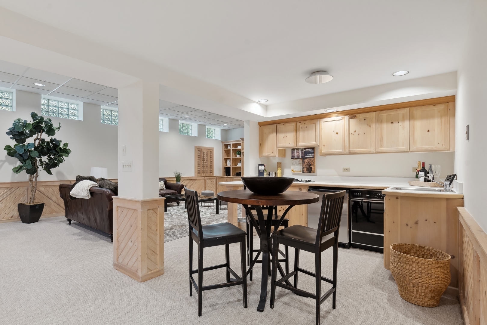 811 South Ridge Road Lake Forest, IL 60045 - Photo 33 of 47 a open dining room with stainless steel appliances kitchen island granite countertop a table and chairs in it
