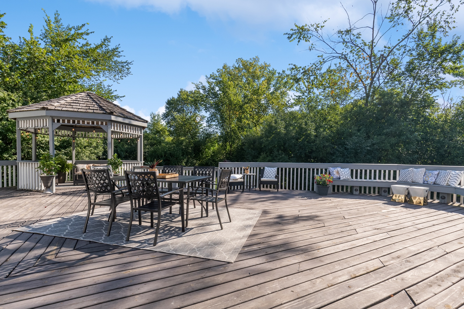 811 South Ridge Road Lake Forest, IL 60045 - Photo 38 of 47 a view of a chairs and table on the wooden floor