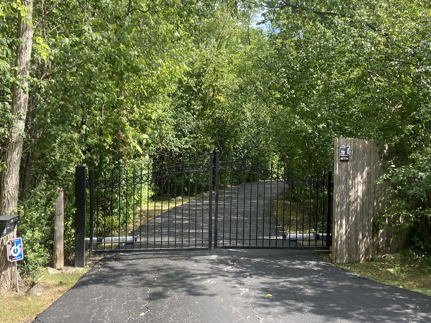 811 South Ridge Road Lake Forest, IL 60045 - Photo 43 of 47 a view of a backyard with large trees