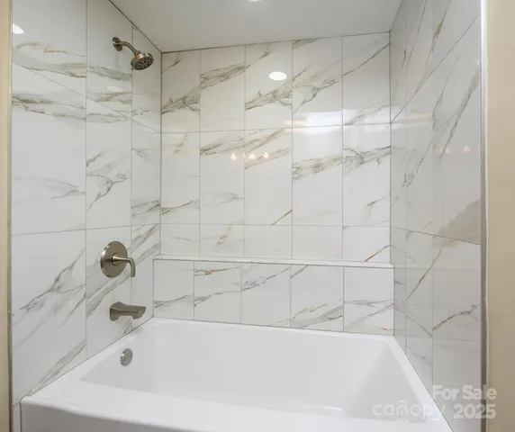 $650,000 | 2106 Lynmore Drive, Sherrills Ford, NC 28673