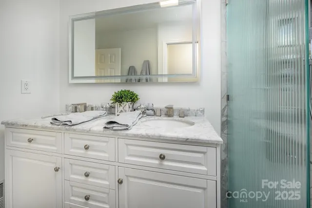 $650,000 | 2106 Lynmore Drive, Sherrills Ford, NC 28673