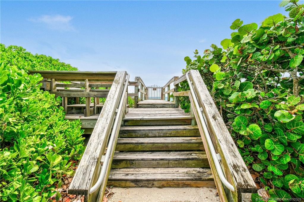 108 Island Dunes Cove Jensen Beach, FL 34957 - Photo 20 of 35 a view of entryway