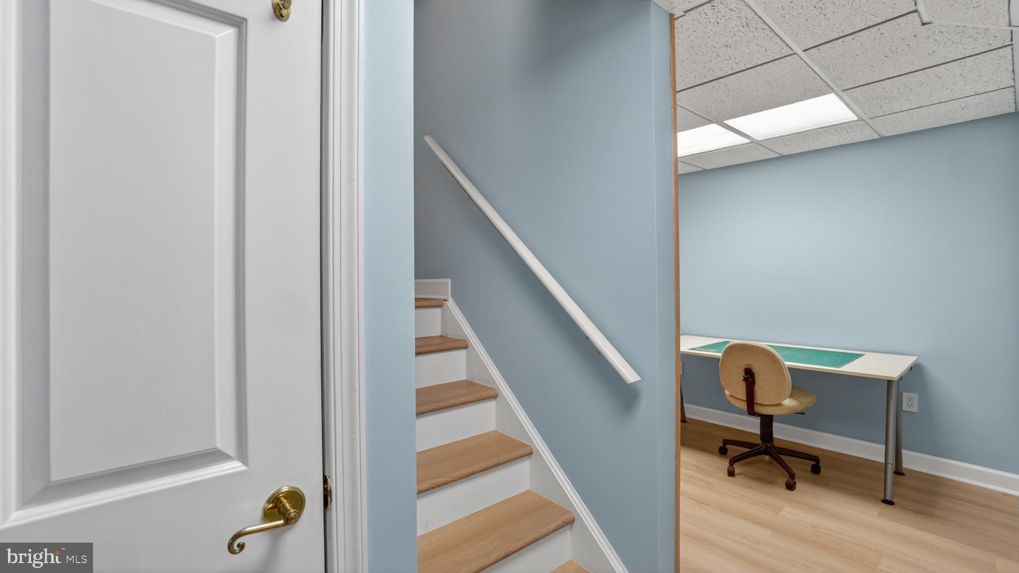 317 Canterfield Road Annapolis, MD 21403 - Photo 39 of 66 a workspace with wooden floor and furniture