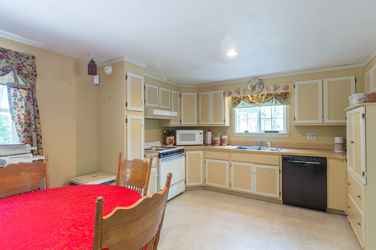 9 Epping Woods Road Epping, NH 03042 - Photo 3 of 19