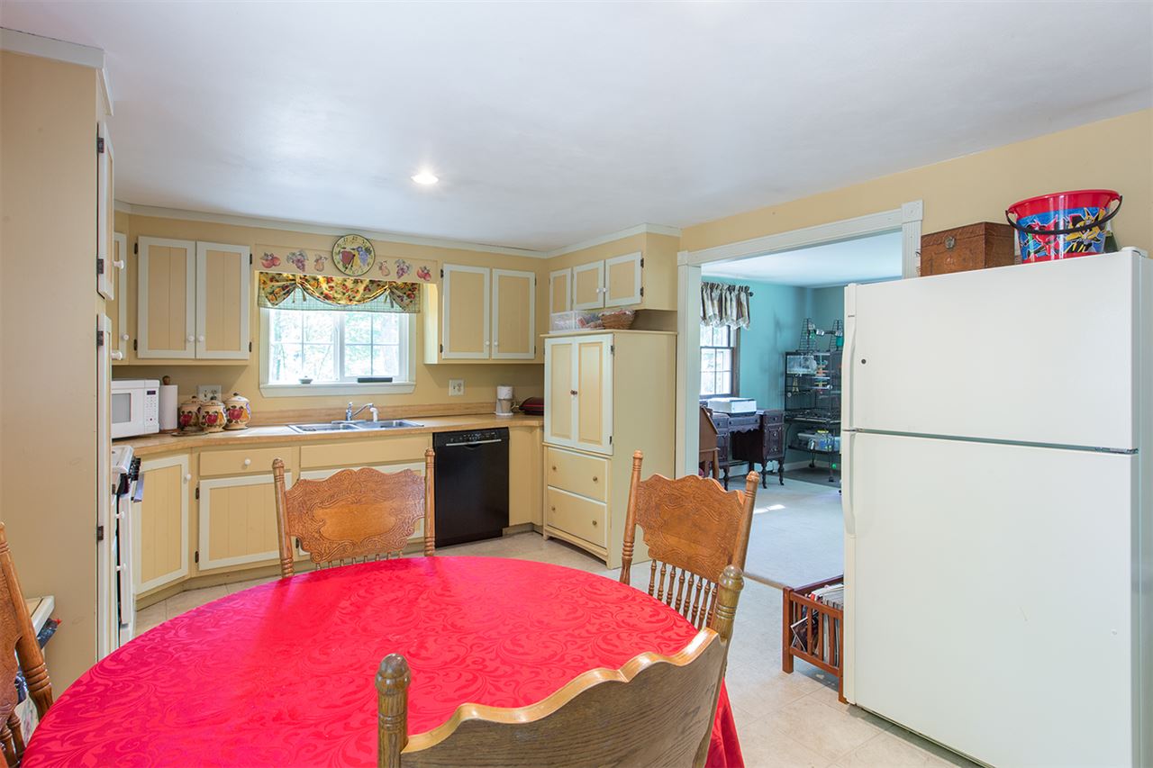 9 Epping Woods Road Epping, NH 03042 - Photo 4 of 19