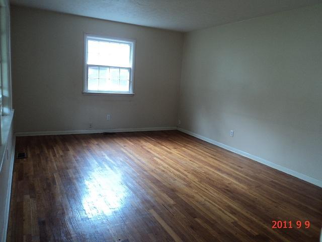 1573 Courtright Road Columbus, OH 43227 - Photo 4 of 13 Gallery Image 4