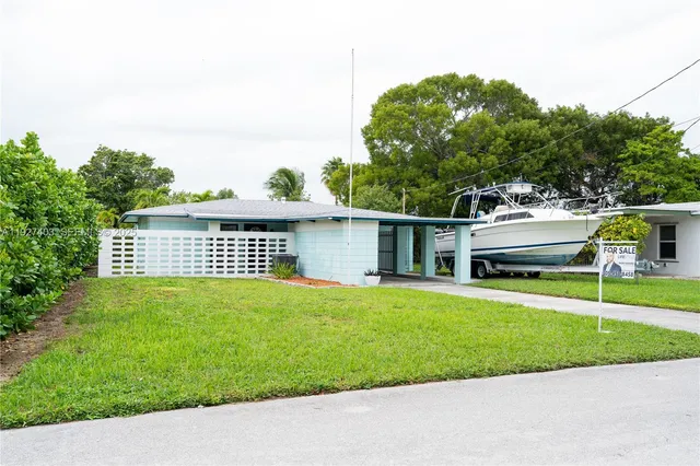 a view of house and outdoor space
