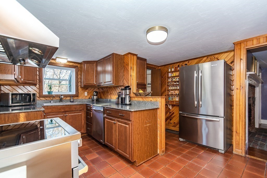 43 Marlboro Road Stow, MA 01775 - Photo 18 of 42 Gallery Image 18