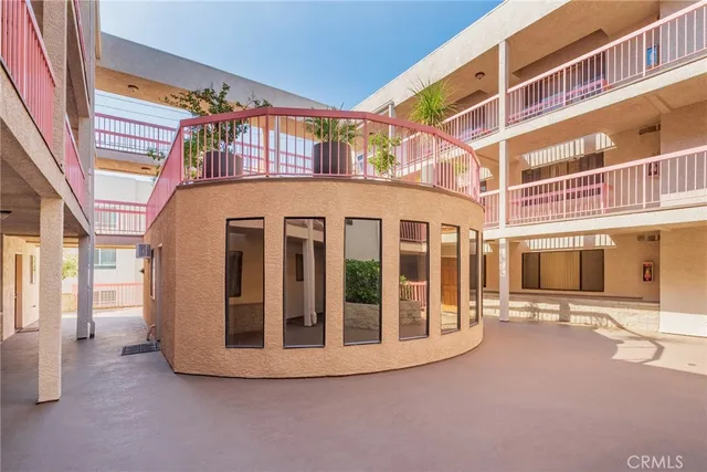 $3,300 | 345 North Jackson Street, Unit 106, Glendale, CA 91206