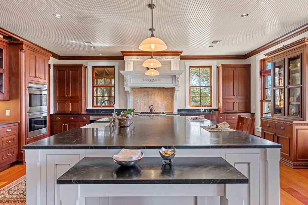 1400 Arbor Ridge Road Fredericksburg, TX 78624 - Photo 11 of 37 8'x10' Kitchen Island