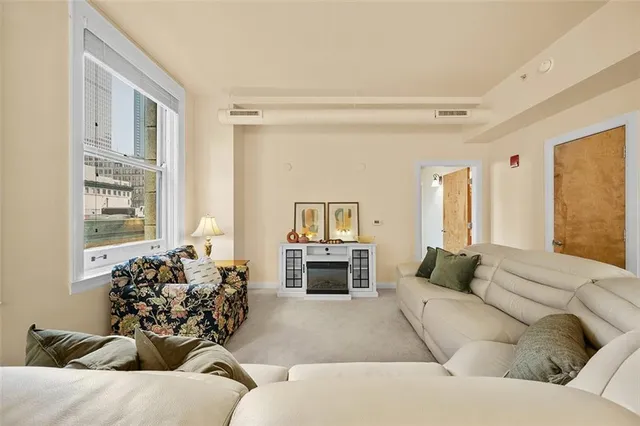 $287,500 | 306 Fourth Avenue, Unit 401, Pittsburgh, PA 15222