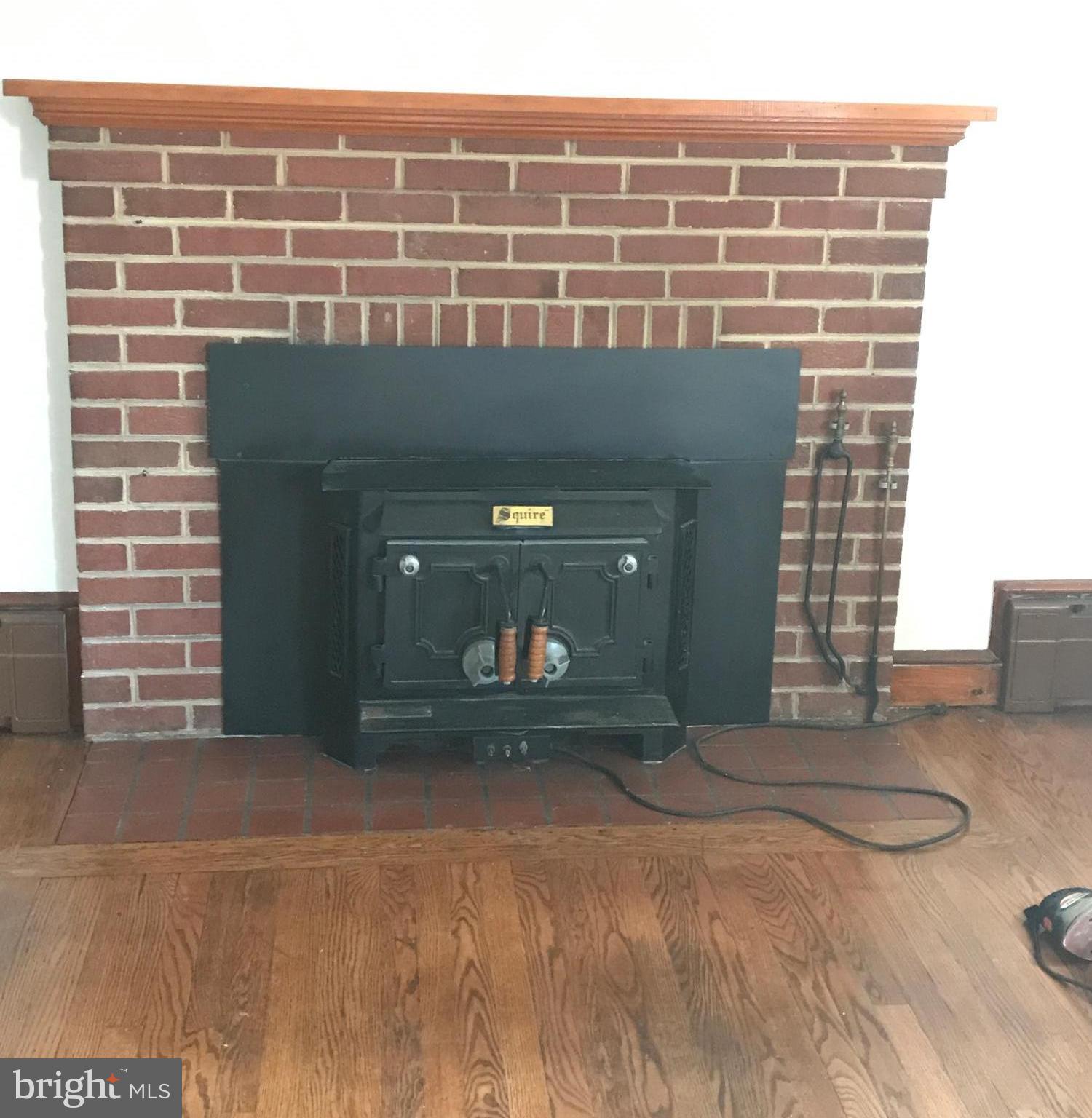 6614 Livingston Road Oxon Hill, MD 20745 - Photo 5 of 16 Living Room