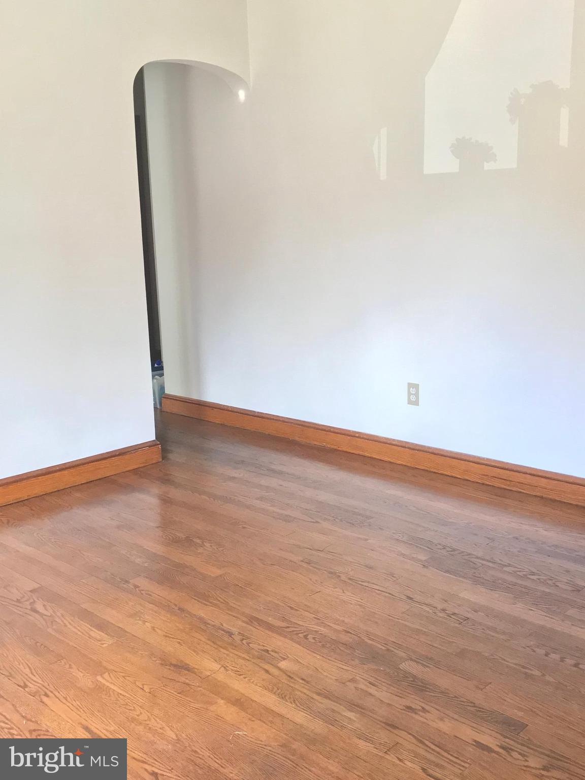 6614 Livingston Road Oxon Hill, MD 20745 - Photo 6 of 16 Living Room